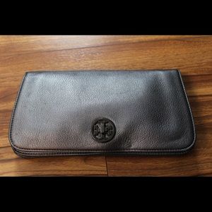 Tory burch cluth with chain grey